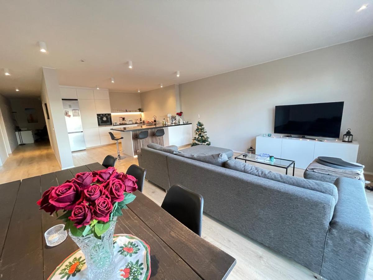 Appartement Modern And Spacious 2br Only 5,5 Km Drive From Downtown *